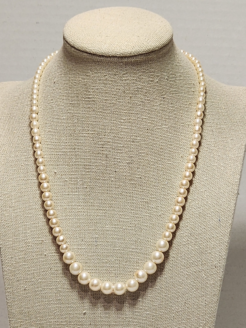 Vintage Classic Cream Pearl Necklace Knotted